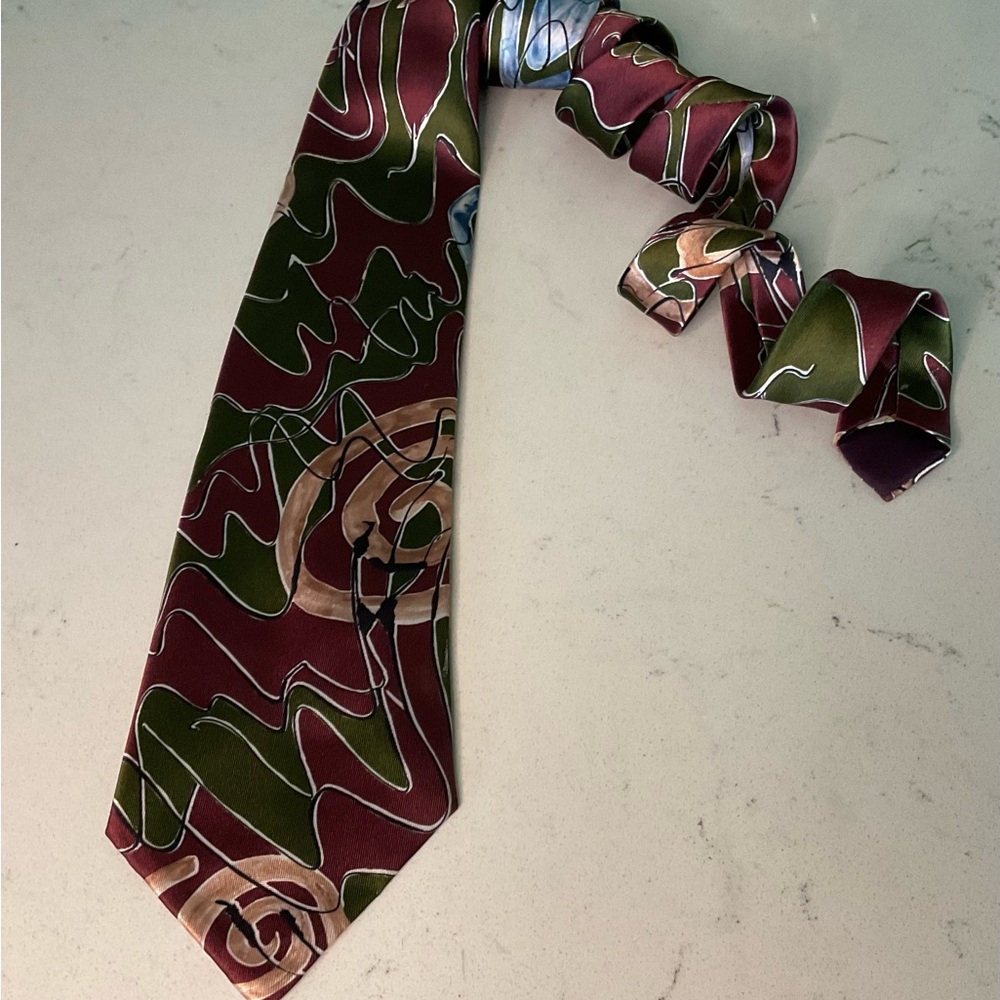 Custom Tailored Silk Tie Great Condition Maroon/Olive Green/Peach/Blue in color